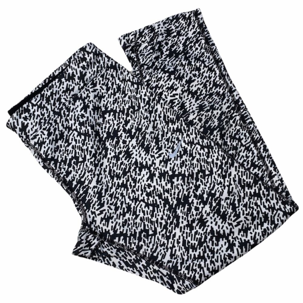 Nike Black White Capri 3/4 Athletic Leggings CC21